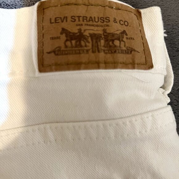 LEVI STRAUSS & CO. 515 JEANS SHORTS WHITE MID RISE SIZE 16 - Picture 7 of 11